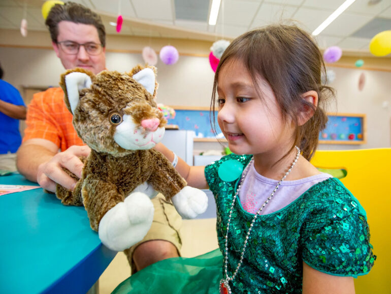 Mike Alstott Family Foundation to Spread the Love on Valentine’s Day at Johns Hopkins All Children’s Hospital in St. Petersburg